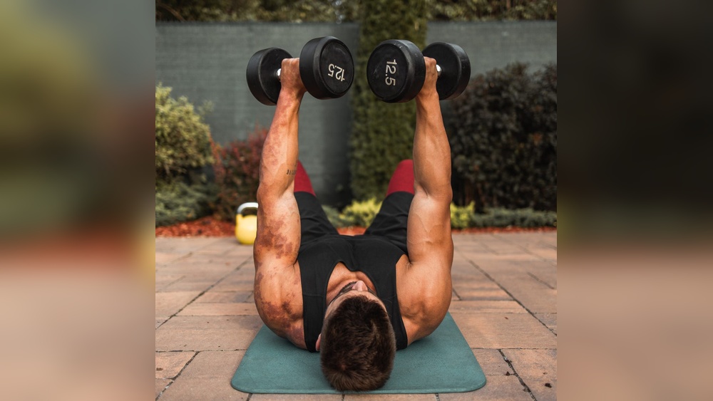 How to Get Triceps With Dumbbells