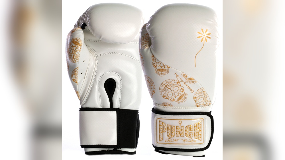 Best Boxing Gloves for Women 2021: Top Picks for Comfort & Protection