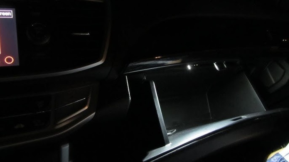 Does 2015 Accord Have Glove Box Light