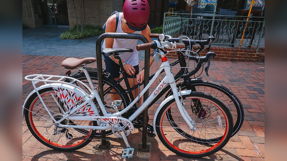 How to Lock a City Bike