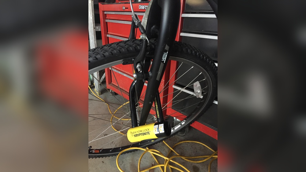 How to Lock Front Tire of Bike