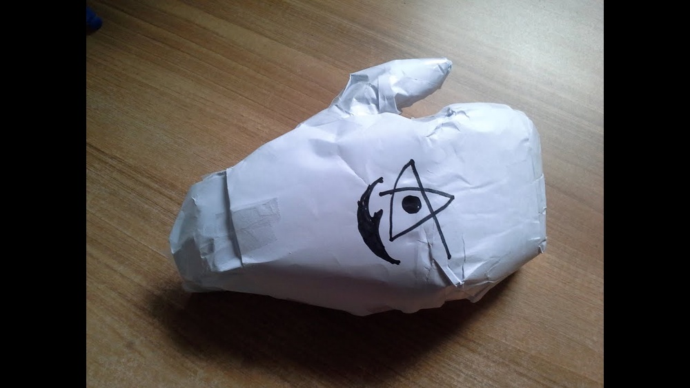 How to Make Boxing Gloves With Paper