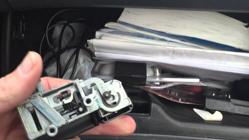 How to Open Locked Glove Box Honda Odyssey